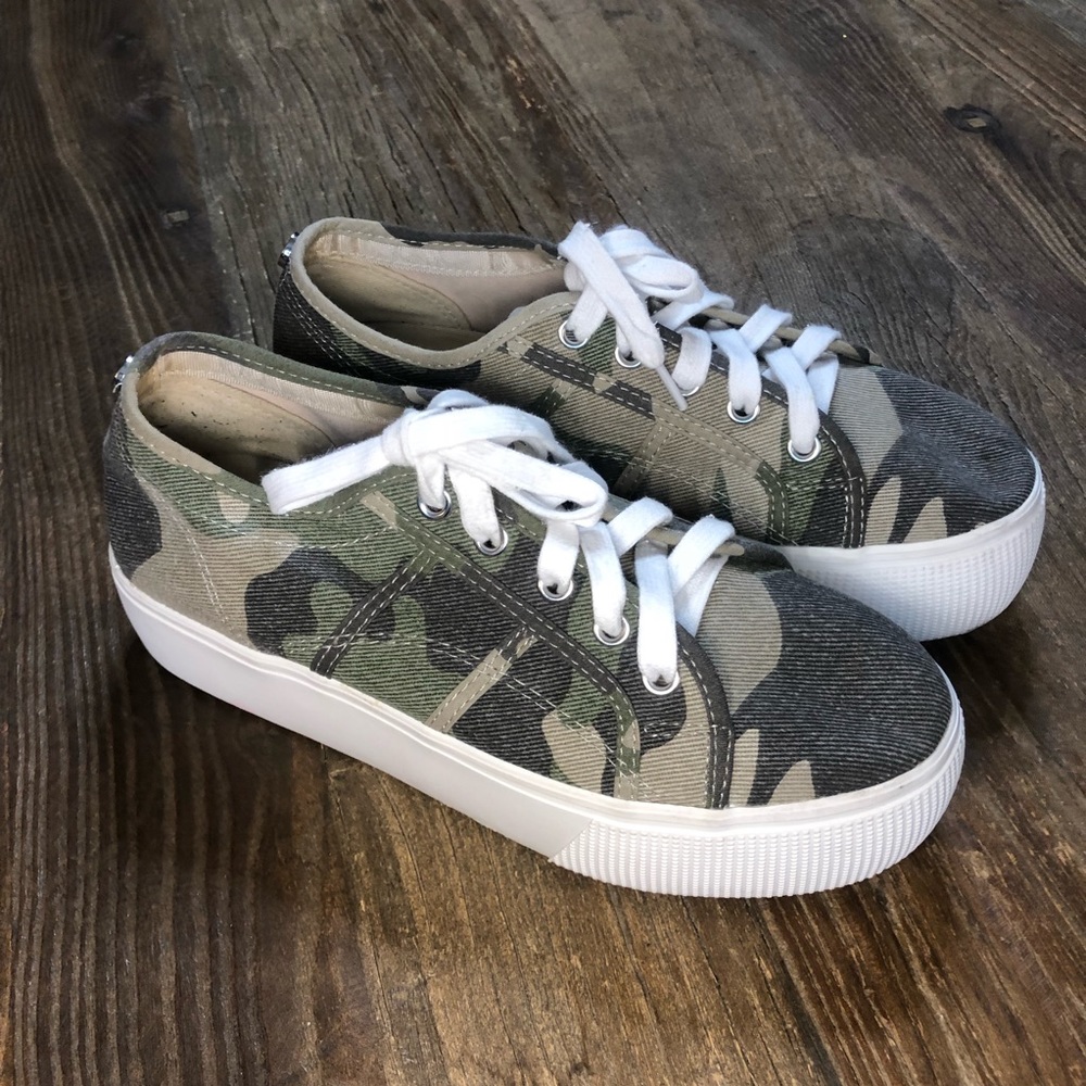 STEVE MADDEN Emmi Camouflage Womens Platform 7.5